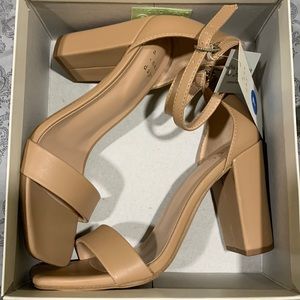 A New Day Nude Platform Heels Size 7